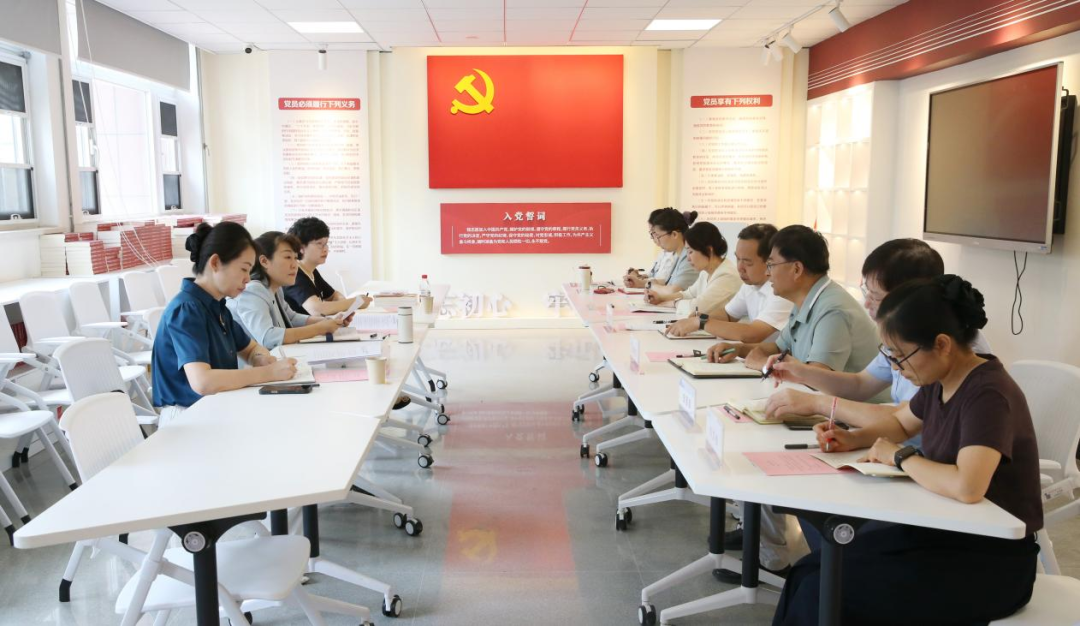 校党委书记李靖带队赴马克思主义学院调研指导工作