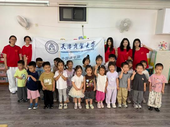 津门晨味润童心 文化薪火传巷陌——天津商业大学津门早餐文化实践团开展早餐文化宣教活动