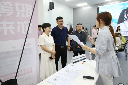 【夏季冲刺·促就业】外国语学院举办2026届毕业生外语类专场双选会