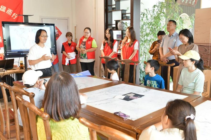 “碳索未来，艺起出发”——艺术学院开展天津商业大学全国科普月科普宣传活动