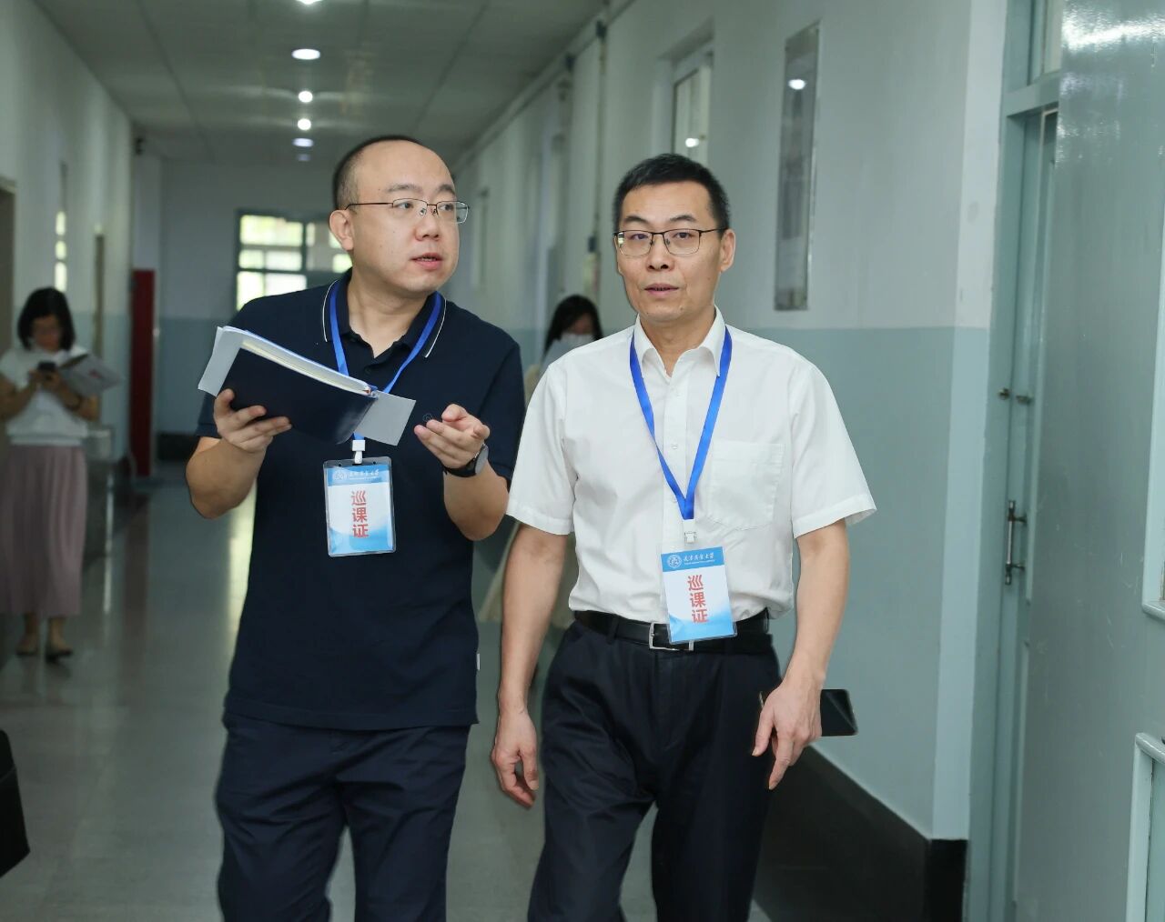 新学期第一天，校领导带队检查教学秩序与校园安全