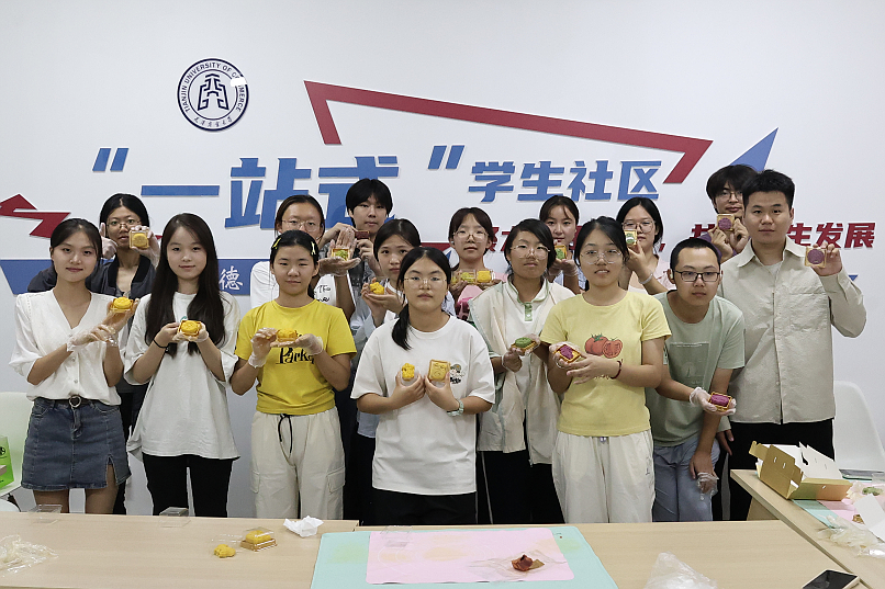 学校开展“礼赞国庆•情满中秋”主题系列活动