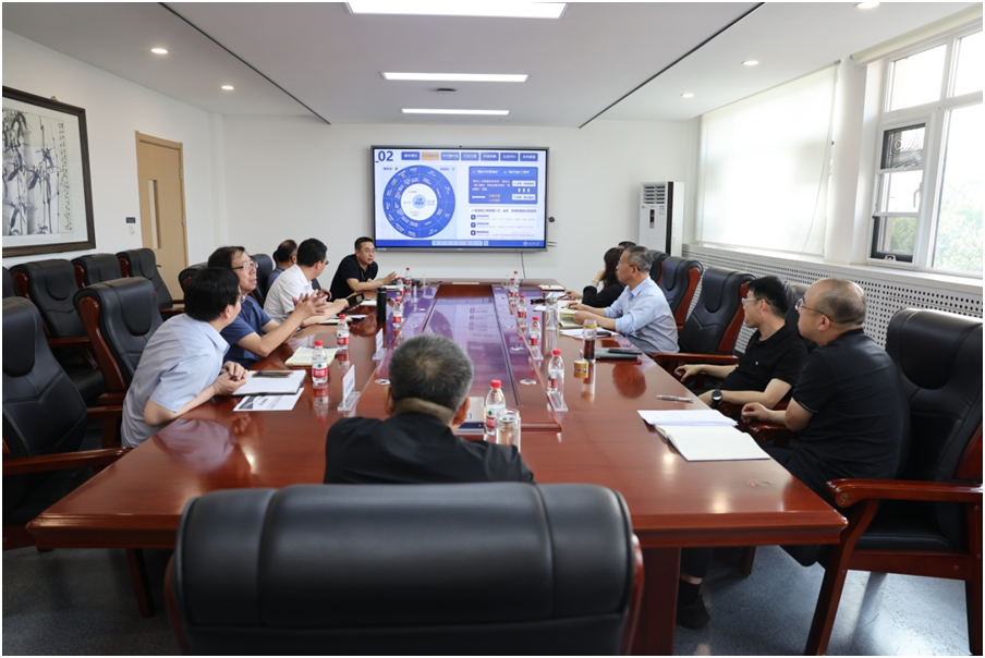学校召开服务业发展专题研讨会